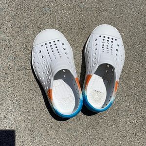 Native shoes white with blue size 7 Toddler